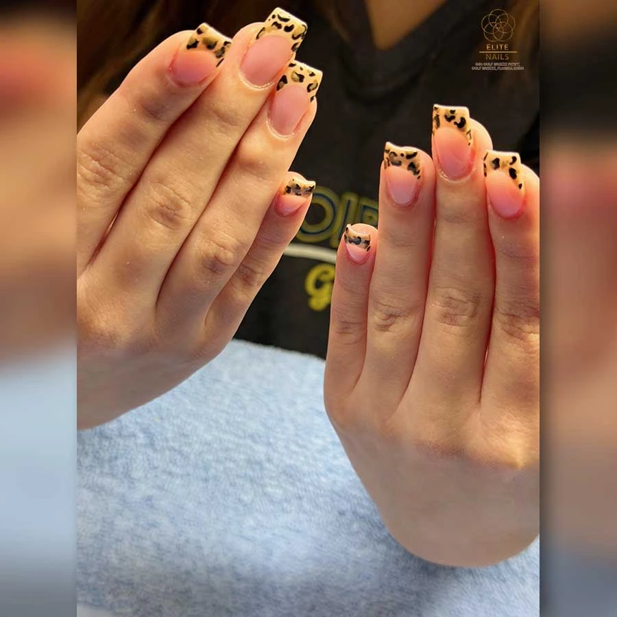 Gel nails art